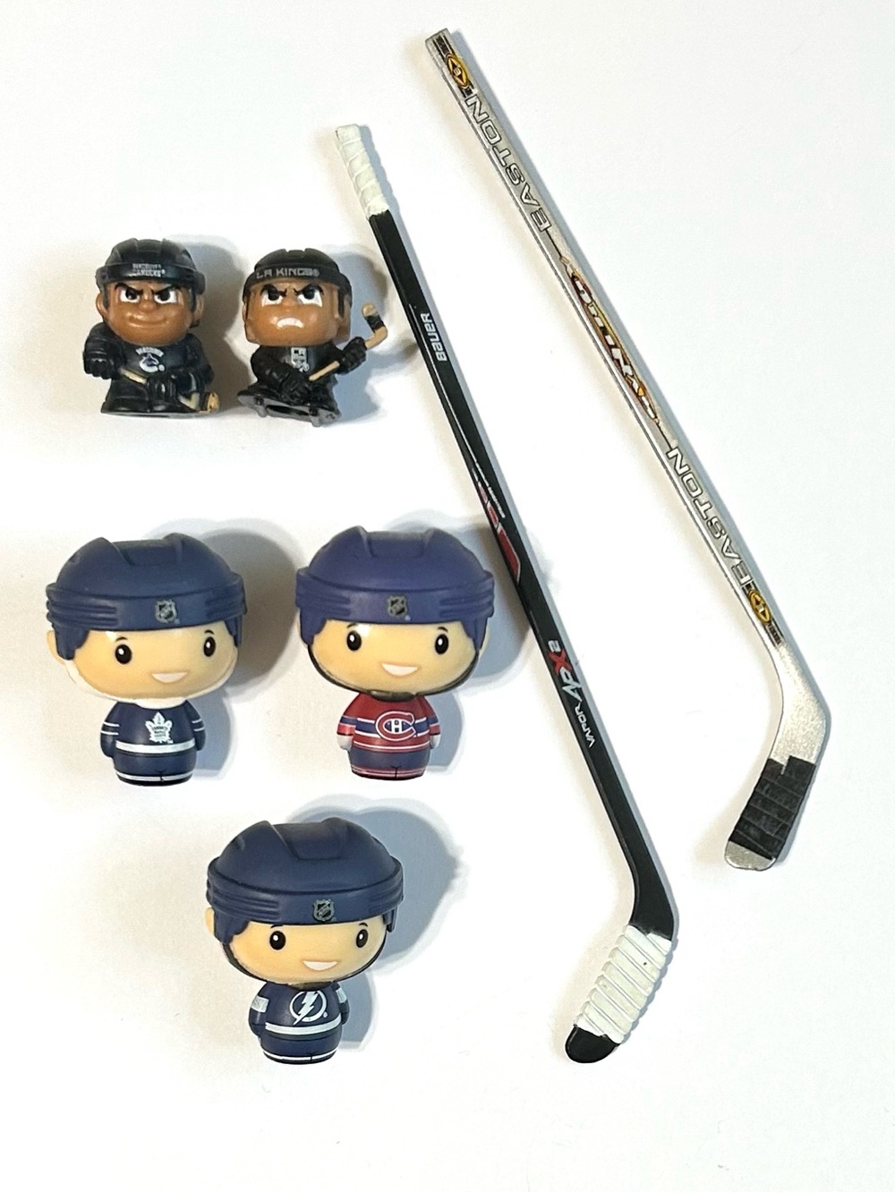 3 Funko Pint Size Heroes NHL (Matthews, Price, Stamkos), 2 Teenymates NHL Sticks